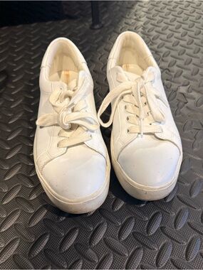 Sam Edelman Classic White Low-Top Lace-Up Sneakers